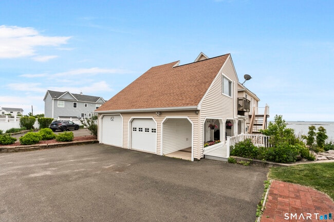 Building Photo - 62 Cosey Beach Ave Unit 2nd flr
