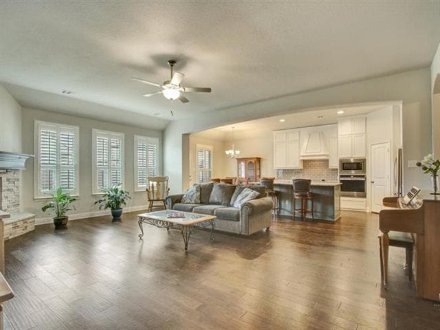 Photo - 433 Garden Tree Trl