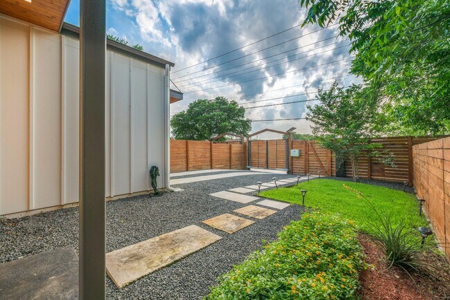 Photo - 4313 Banister Ln