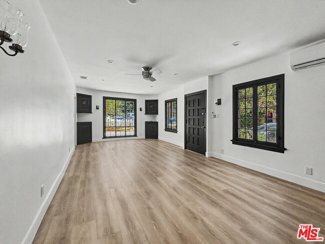 Photo - 2139 Holly Dr