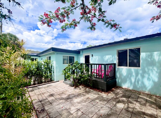 private deck & patio - 1631 Liberty St Unit A