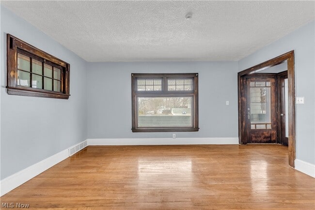 Photo - 10302 Parkview Ave Unit 2/UP