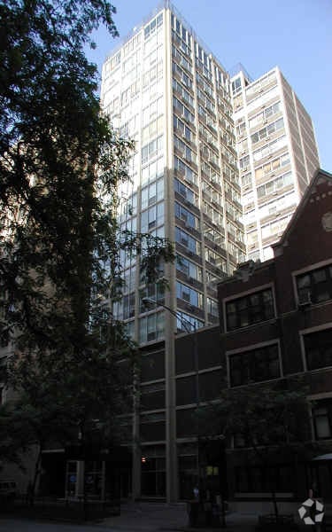 Photo - 3110 N Sheridan Rd Apartments