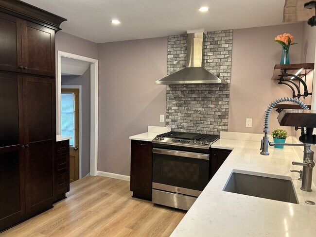 Photo - Brick Ranch for Rent in Mayfield HTS walking distance to Golden Gate Plaza