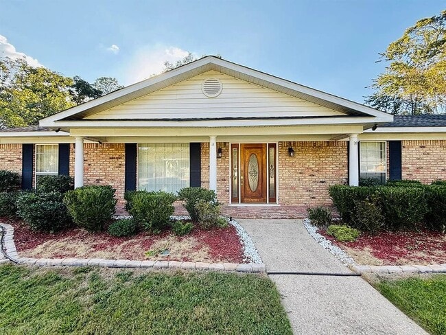 Building Photo - 814 Pinemont Dr Rental