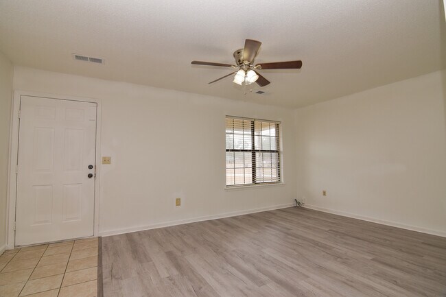 Photo - 115 Ashwood Ct