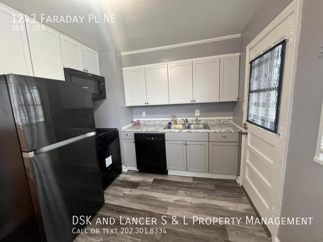 Photo - 1243 Faraday Pl NE
