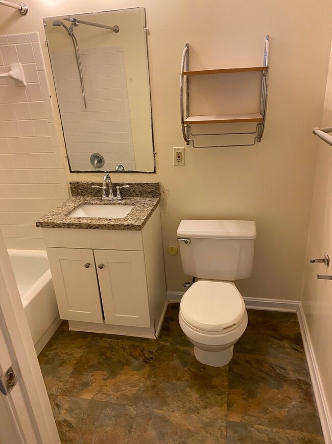 Building Photo - 2609 Camelback Ln Unit #2