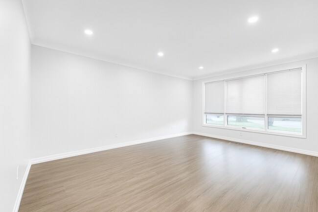 Photo - 256 Glennie Ave