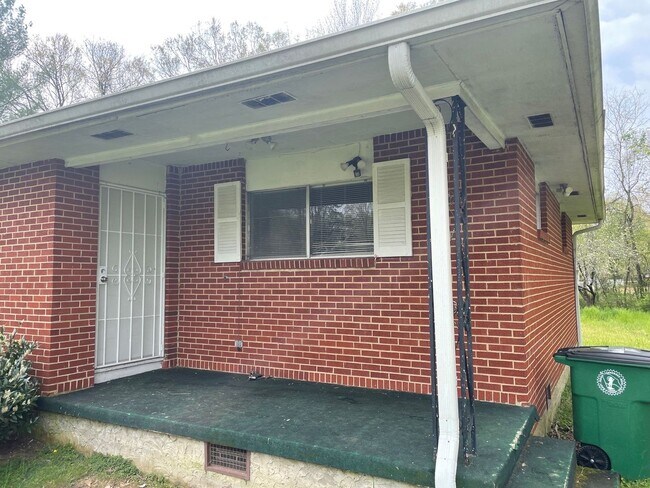 Building Photo - 1302 Ridgefield Cir Unit B