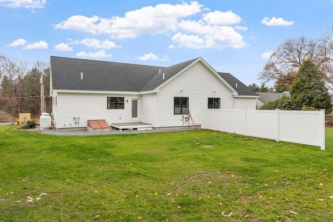 Photo - 18 Buttonwood Pl