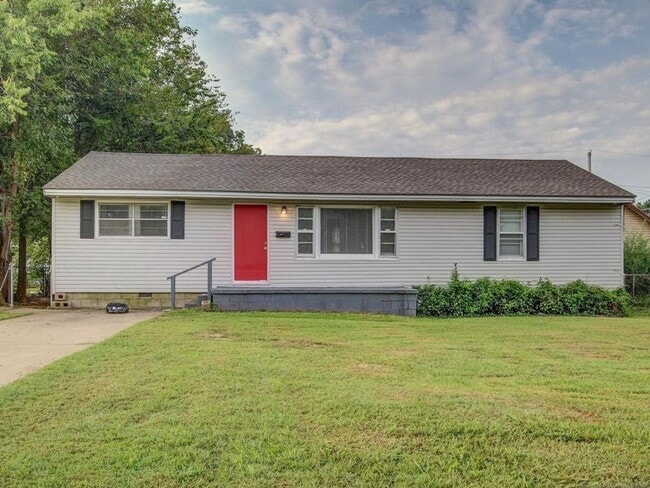 Photo - Available Now! 3 Bed / Bath & Large Backyard! Price drop!