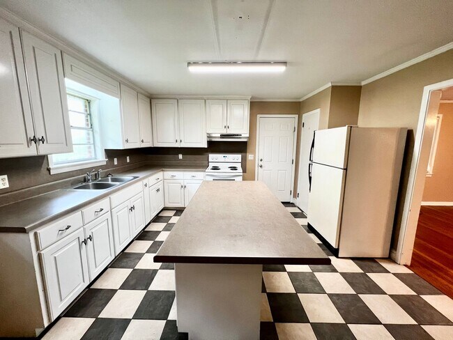 Photo - 107 Woodland Cir