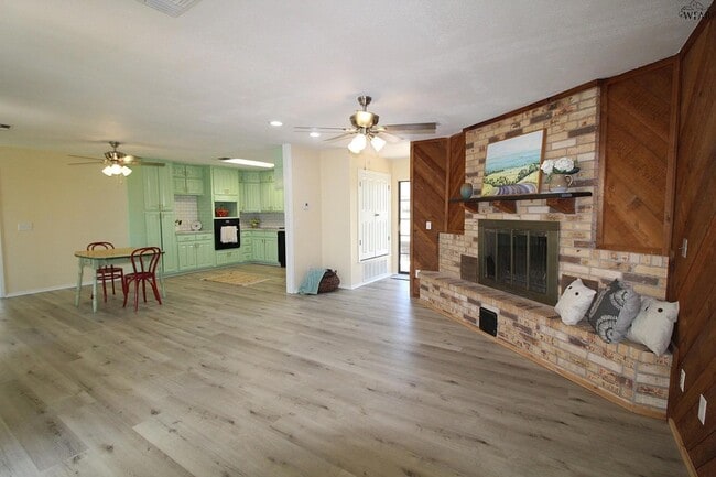 Photo - 1218 Christine Rd