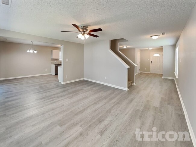 Photo - 915 Littleton Dr