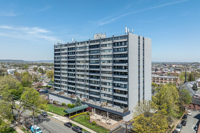 180 Lafayette Ave - Presidential Towers Apartments