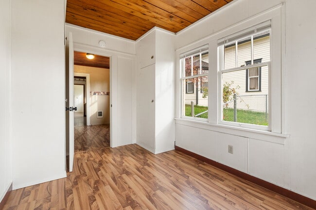 Photo - 482 NE Adams Ave