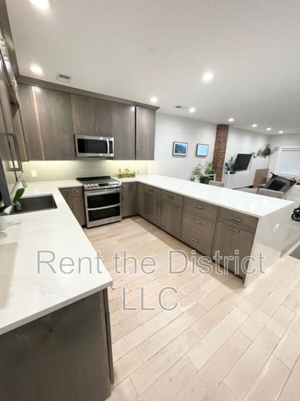 Photo - 1316 Staples St NE