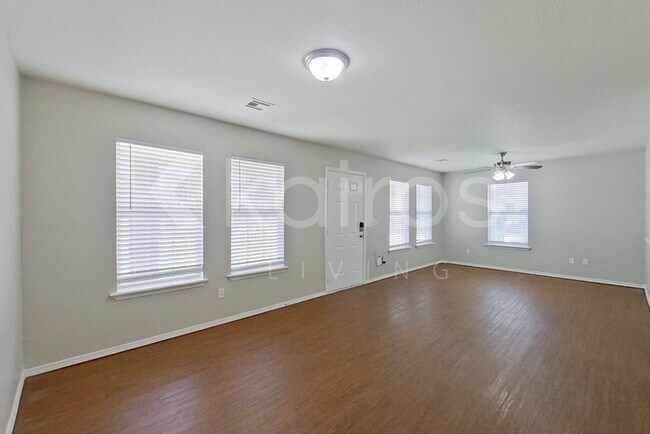 Photo - 2010 Creekridge Dr
