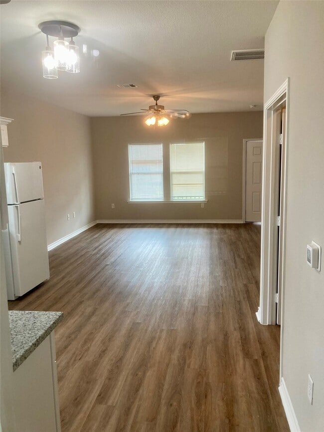 Photo - 2809 Winnie St