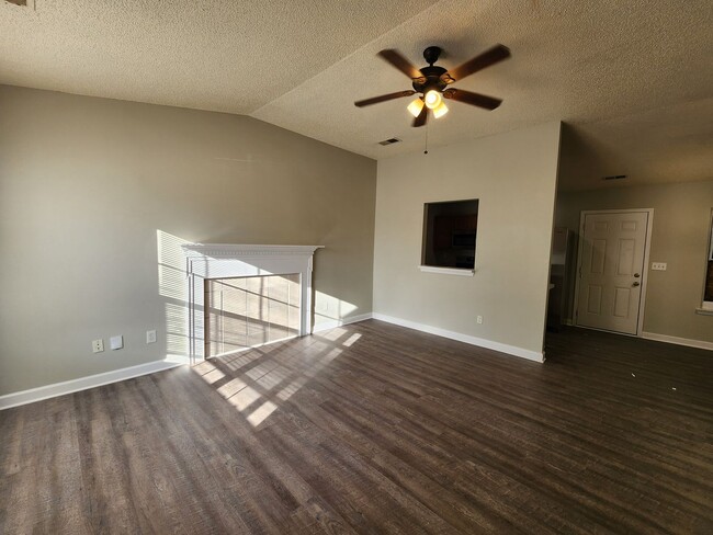 Photo - 3 Bedroom Home Near University Area