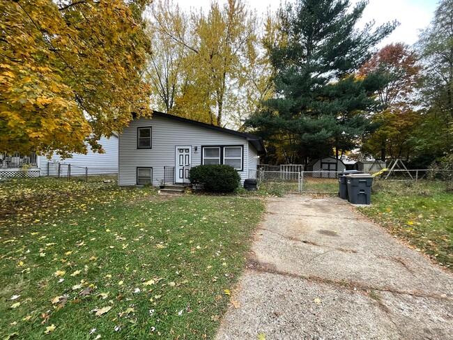 Building Photo - Three Bedroom Home in Portage