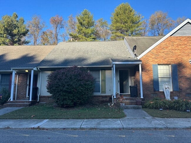 Building Photo - Radford Townhome 2 Bedroom, 1 Bathroom Ava...