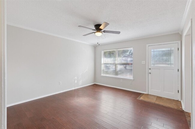 Photo - 645 Redstone Ave