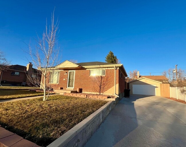 Building Photo - 10870 Carrol Ln