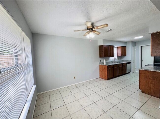 Photo - 7015 Sharpsburg Dr