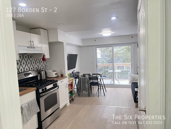 Photo - 3 Bed 1.5 Bath Newly Renovated Upper Level Apartment Near UoFT Unité 2