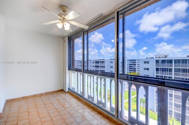 Building Photo - 301 NE 14th Ave Unit 702