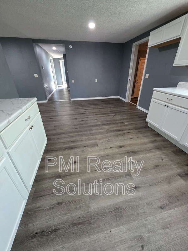 Photo - 12 1st St NE