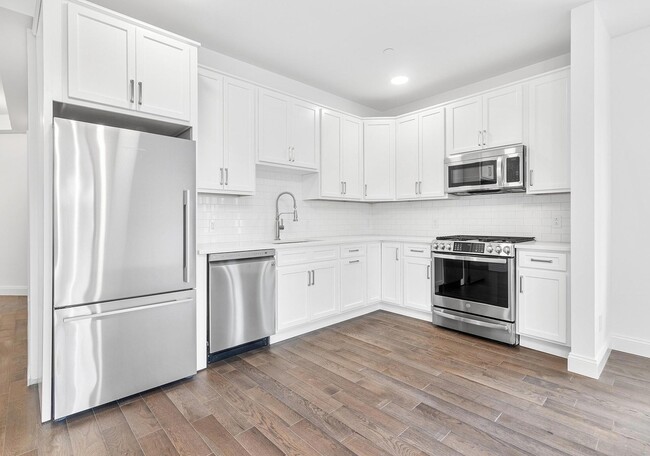 Kitchen - 206-208 Main St Apartments