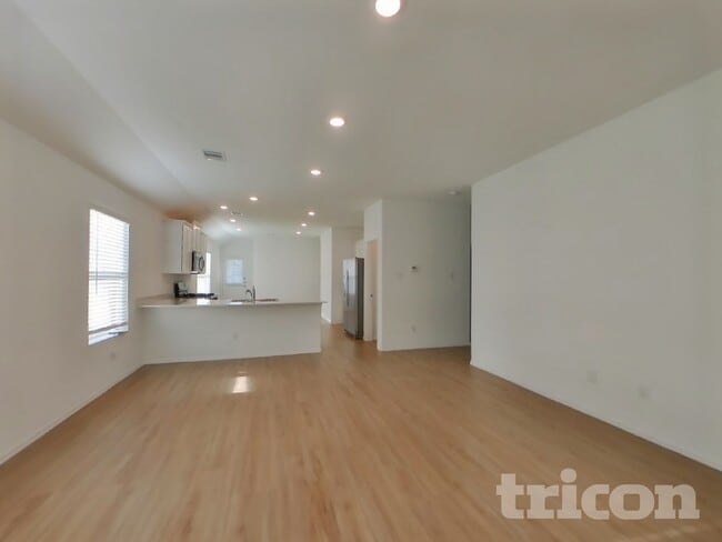 Photo - 1911 Ballesteros St