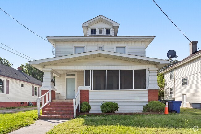 Building Photo - 740 29th St Rental