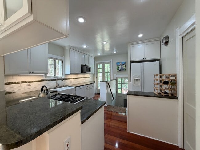 Photo - 631 Jackson St