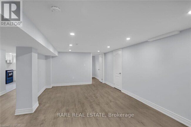 Photo - 7 Holden Ave