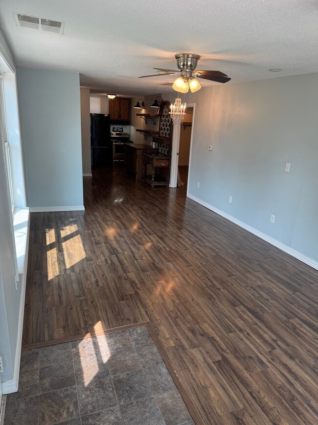 Photo - 6815 Curran Rd