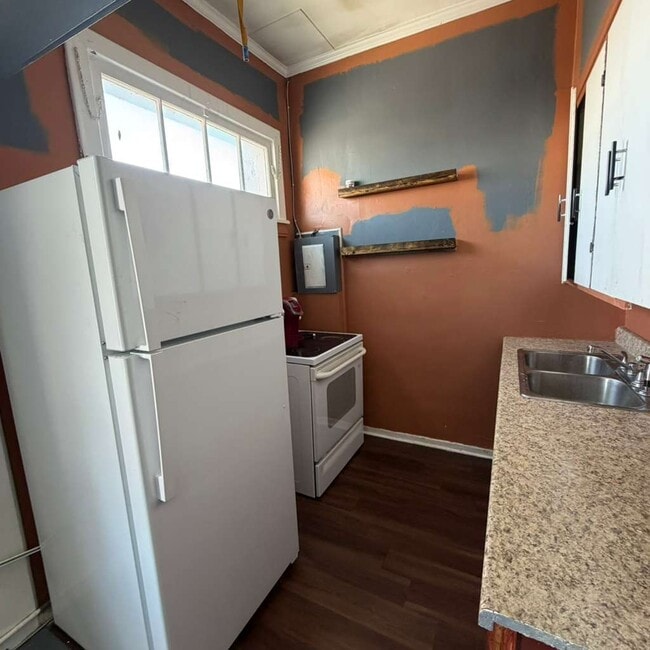 Photo - 311 W King St