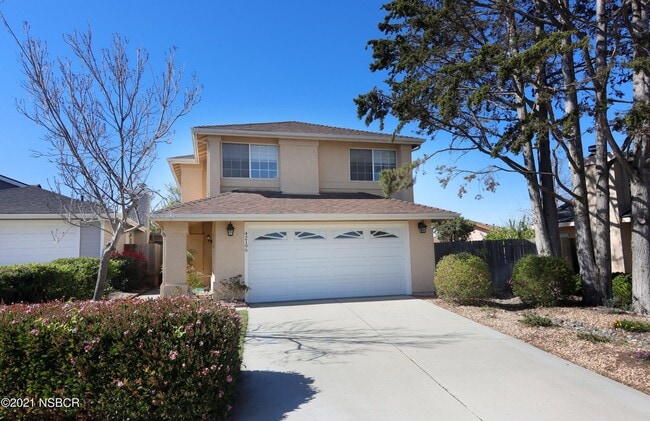 Building Photo - Available Now! 4 bed/ 3bath Home in Edgew...