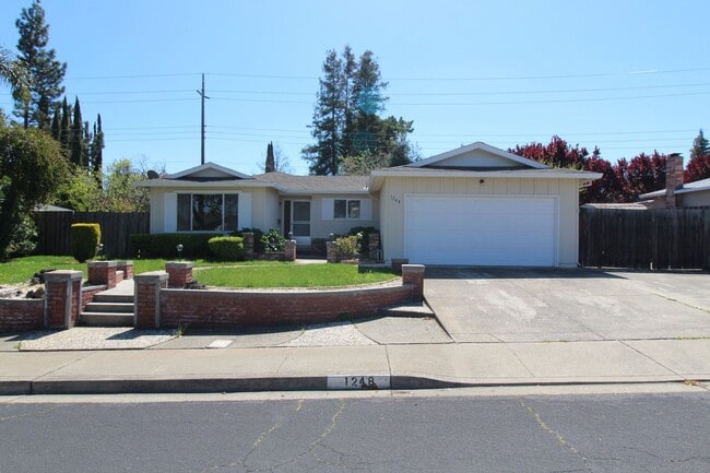 Building Photo - Concord 3 bedroom 2 bath new carpet, new paint,  home in quiet neighborhood!