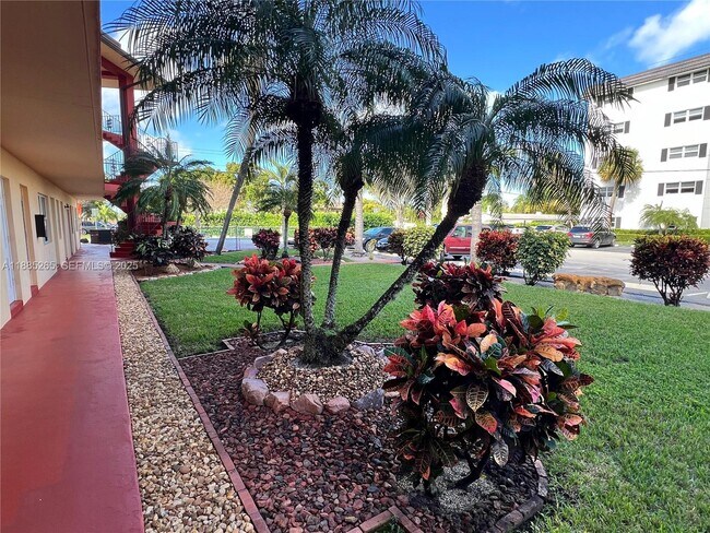 Building Photo - 5050 Bayview Dr Unit 20