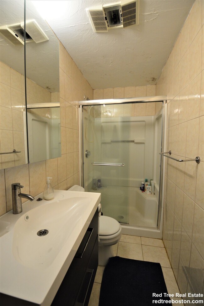 Photo - 73 Thatcher St