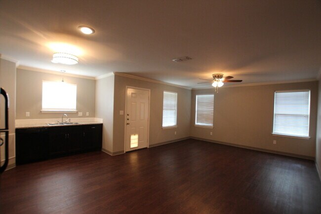 Photo - 3 Bedroom Duplex near UT Tyler!