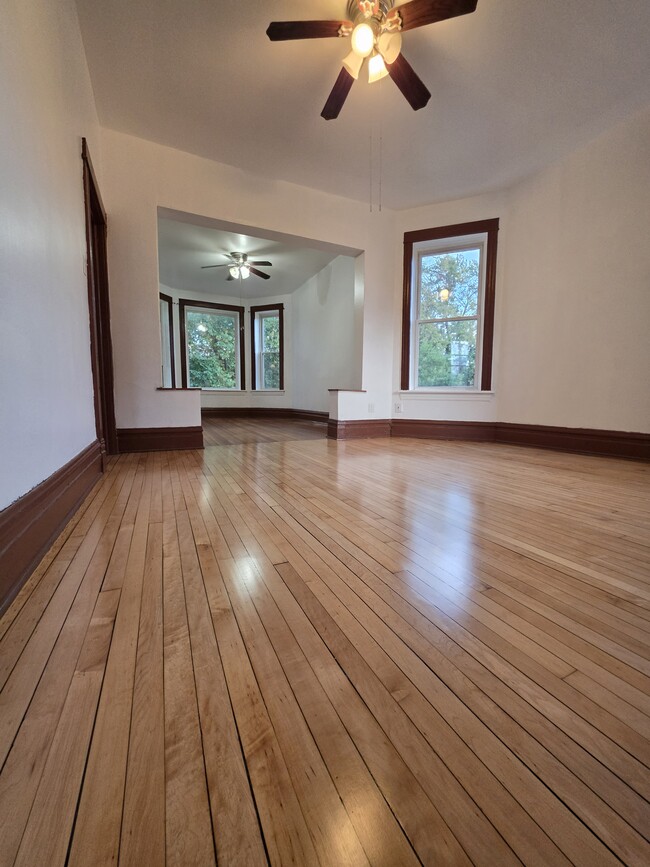 1138 N Hamlin Ave Unit 2