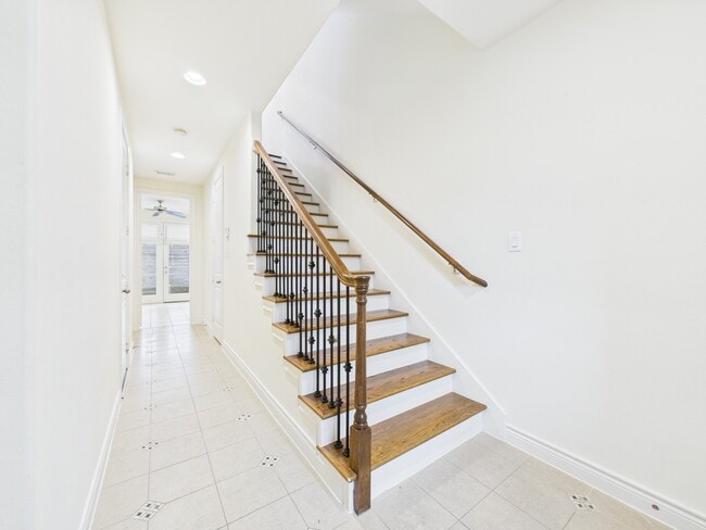 Photo - 11025 Sherwood Grv