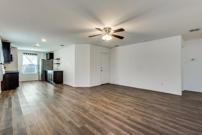 Photo - 742 Trestle Dr