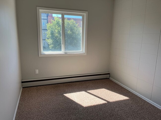 Photo - 1 Bed 1 Bath Unit in Red Deer, AB Unit 9