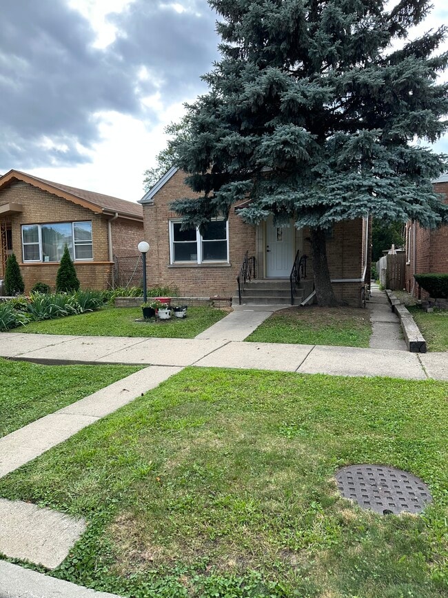 Building Photo - 9816 S Forest Ave Rental